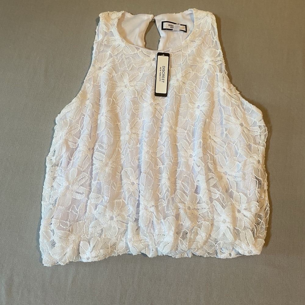 Discreet Juniors L Shirt Lace White Tank Top Elastic Waist Keyhole Back NWT